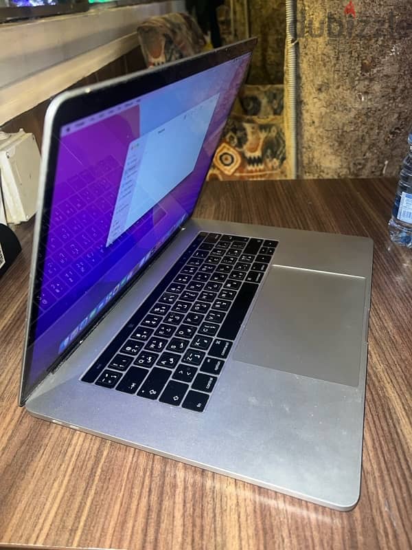 macbook pro 2016 (i7 touch bar 16rams 15.4) 1