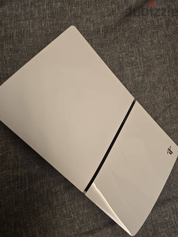 PS5 Slim only used for 1 month very clean , for SALE 1