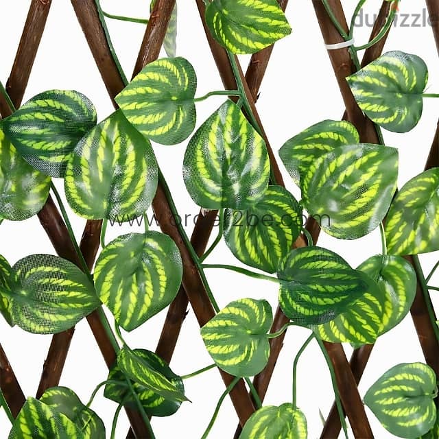 Retractable Garden Fence – Wood Trellis w/ Lush Leaf Design, 2m 2