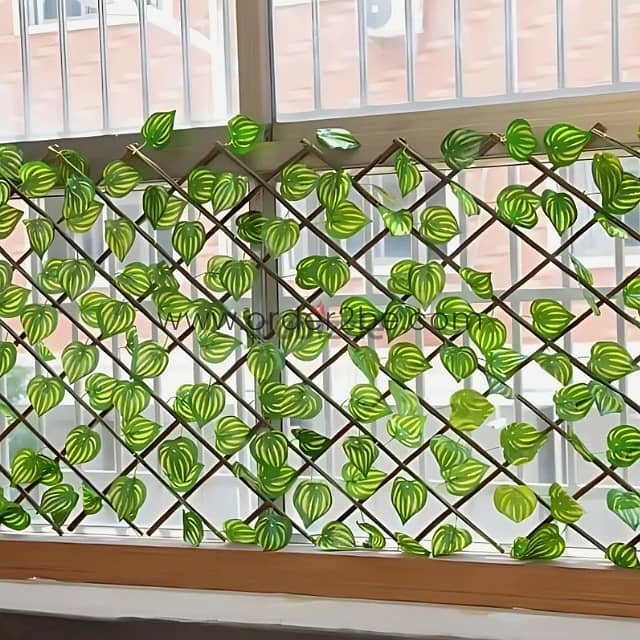 Retractable Garden Fence – Wood Trellis w/ Lush Leaf Design, 2m 4