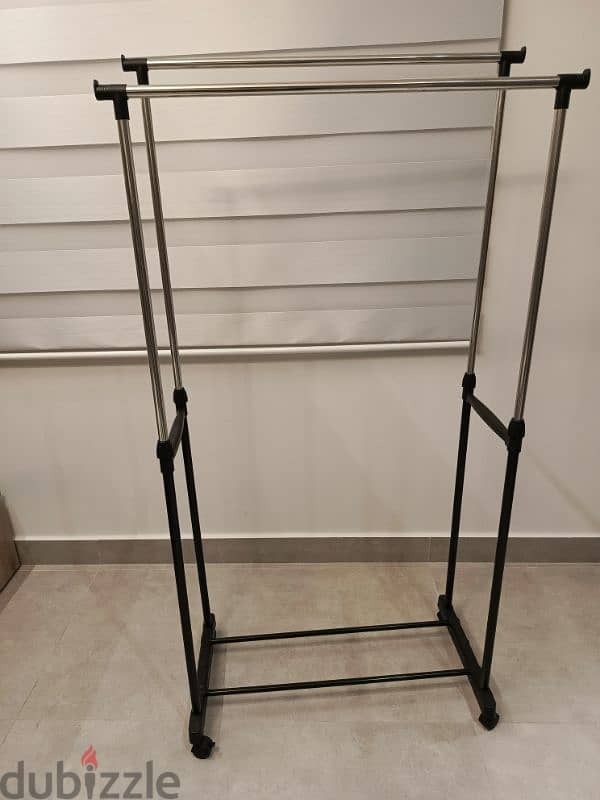 Clothes stand 0