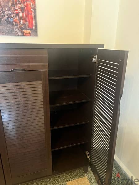 Cabinet 3 Doors, one drawer Good Condition 3