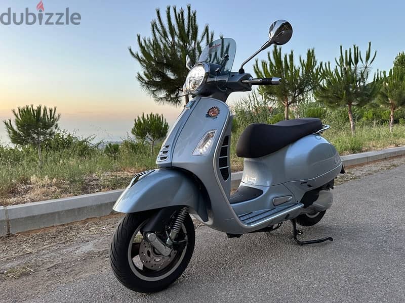 Vespa 2022- Company source- Super clean 0