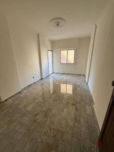 Great Deal ! 2-Bedroom apartment in Sakiet Janzeer I Ref: MC