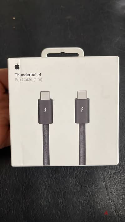 Apple Thunderbolt 4 pro cable 1m