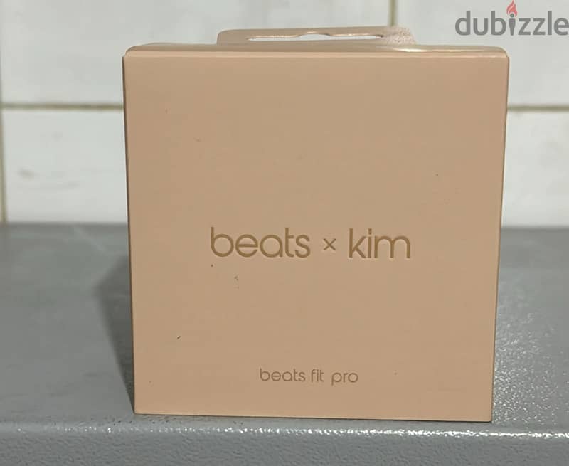 Beats Fit Pro Moon (kim collection) 0