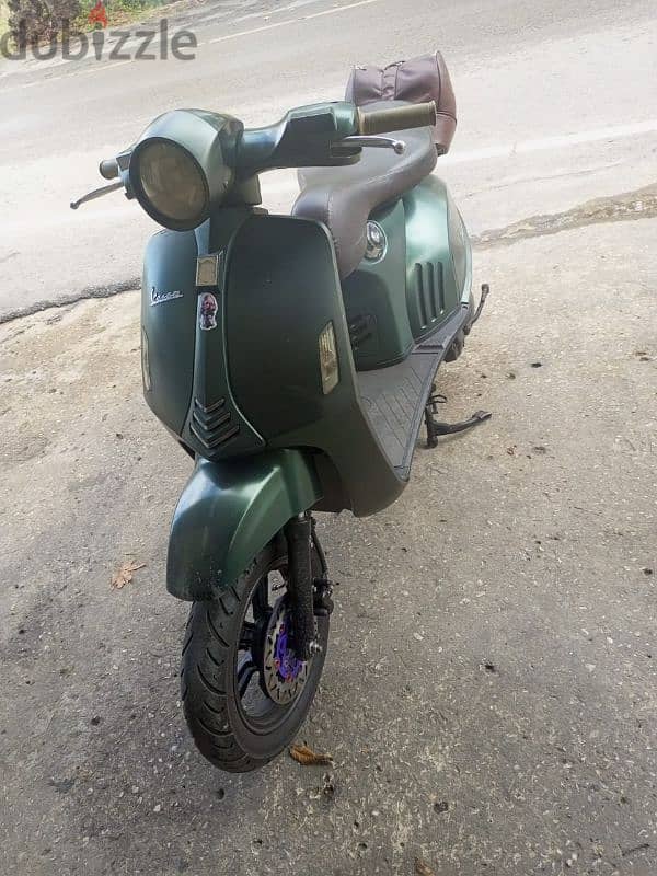 moto ktirr mdif kelchi fiya che8al mekanik cherki de2lid l vespa akid 1