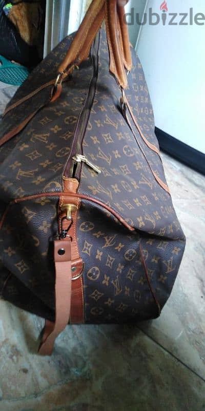 شنطه Louise vuitton كبيره اصليه 1