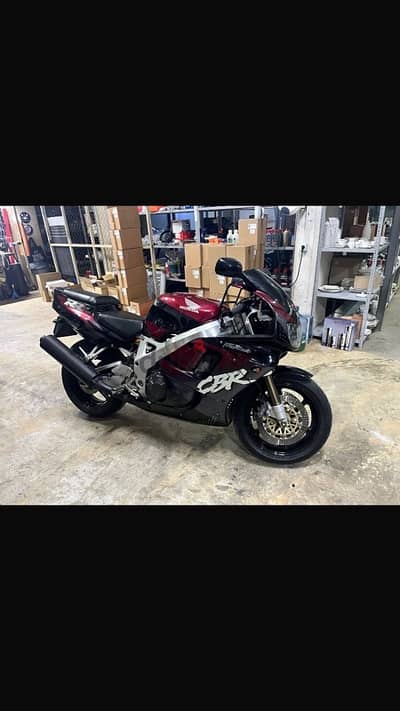 Honda Cbr RR 900cc