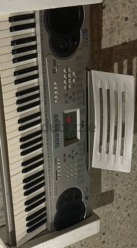 musical instrument: piano/guitar 1