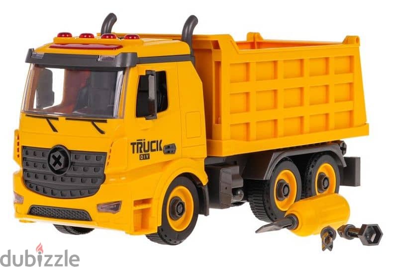 German store twisting dump truck 2