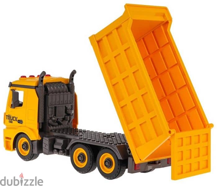 German store twisting dump truck 5