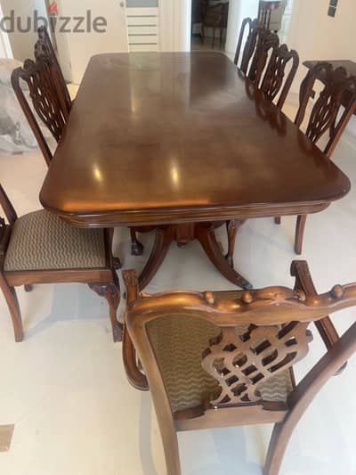 full dining table plus dressoire