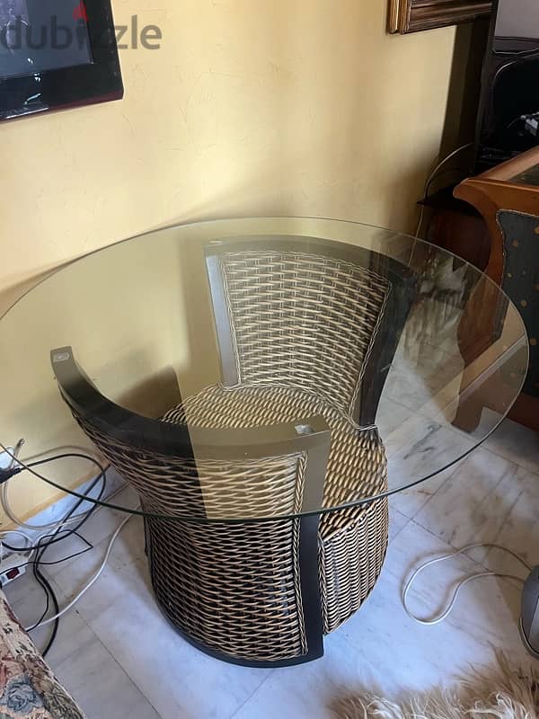 round table for 80$ 0