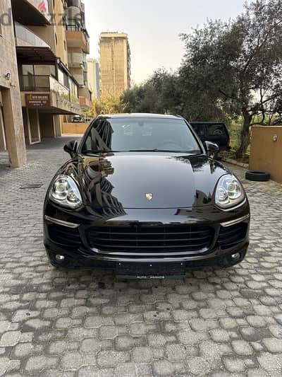 Porsche Cayenne Platinum Edition 2017 black on black (clean carfax)