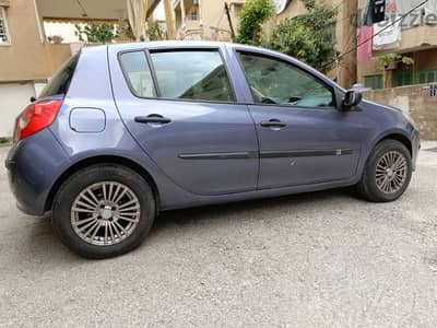 Renault Clio 2008 automatic. 2.0 engine+pedal shift from company