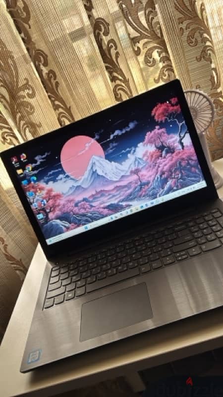 Lenovo laptop used like new 1