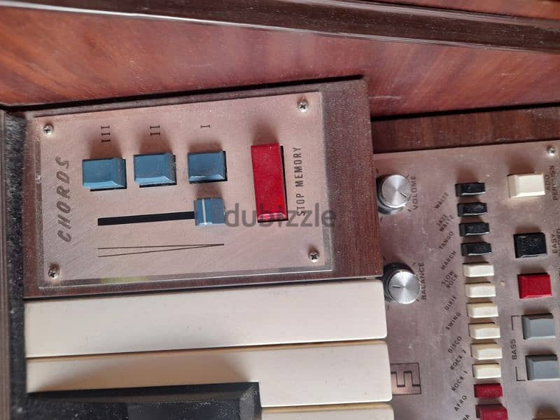 Vintage organ piano, made in italy 3