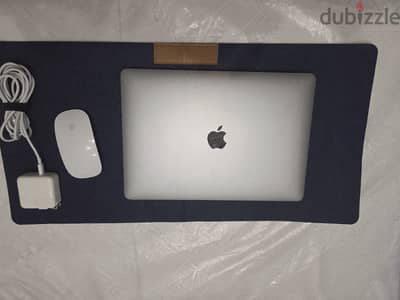 Macbook Air Retina 13 inch 2020 + magic mouse + adapter