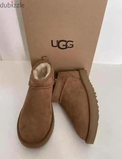 UGGS PLATFORM BRAND NEW