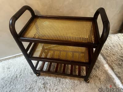 vintage rattan trolley in excellent condition. 125$