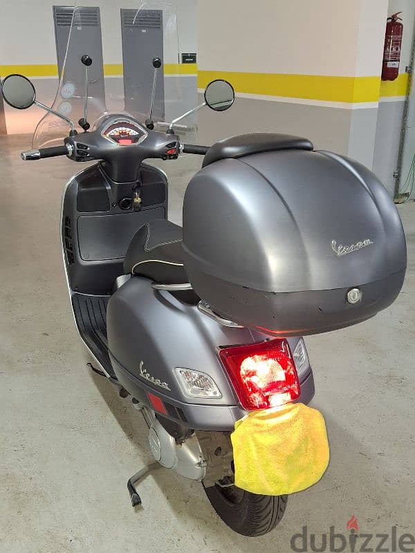 VESPA 300 GTS SPORT Italian 2