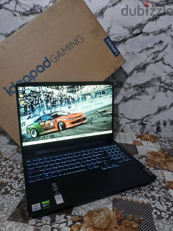 Gaming laptop with box 1