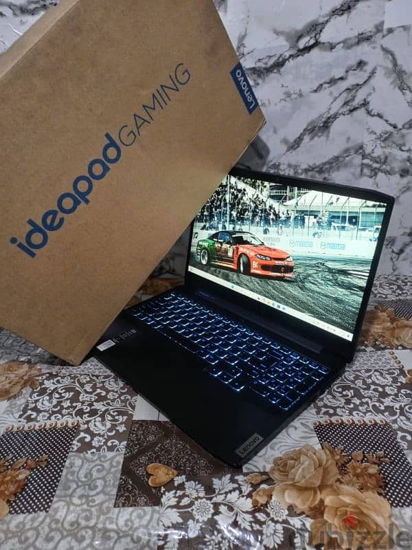 Gaming laptop with box 2