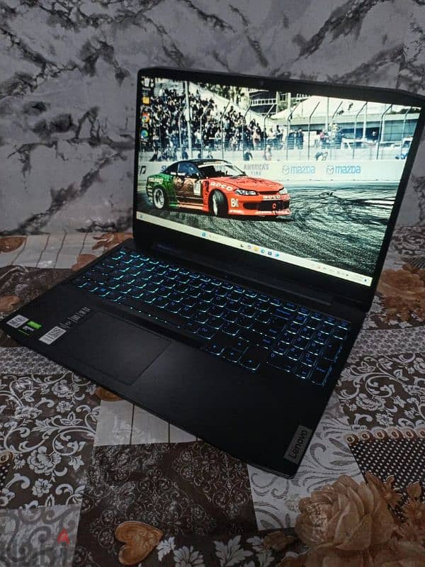 Gaming laptop with box 3