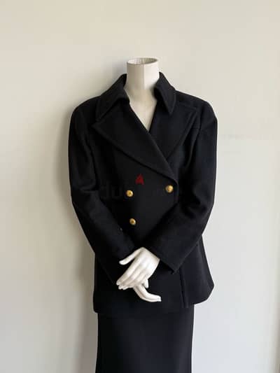 Rare timeless 1996 vintage Chanel black wool jacket