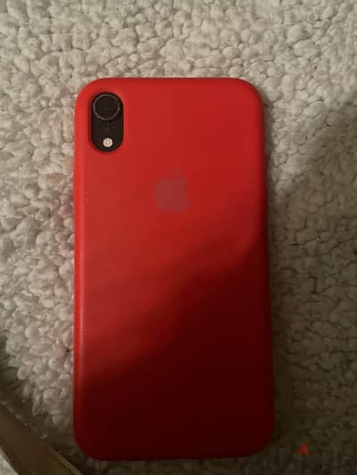 Clean iphone xr 64 gb with 2 covers