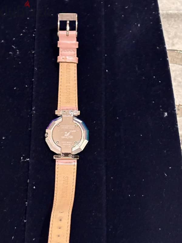 Swarovski pink round watch 2