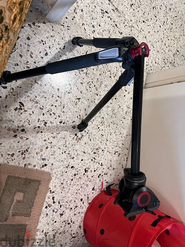 Manfrotto Tripod & Fluid head 1