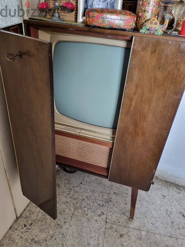 old tv black and white 1