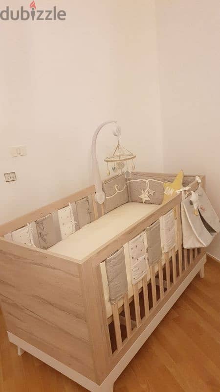 Cot + 3 drawer chest  matching set 0