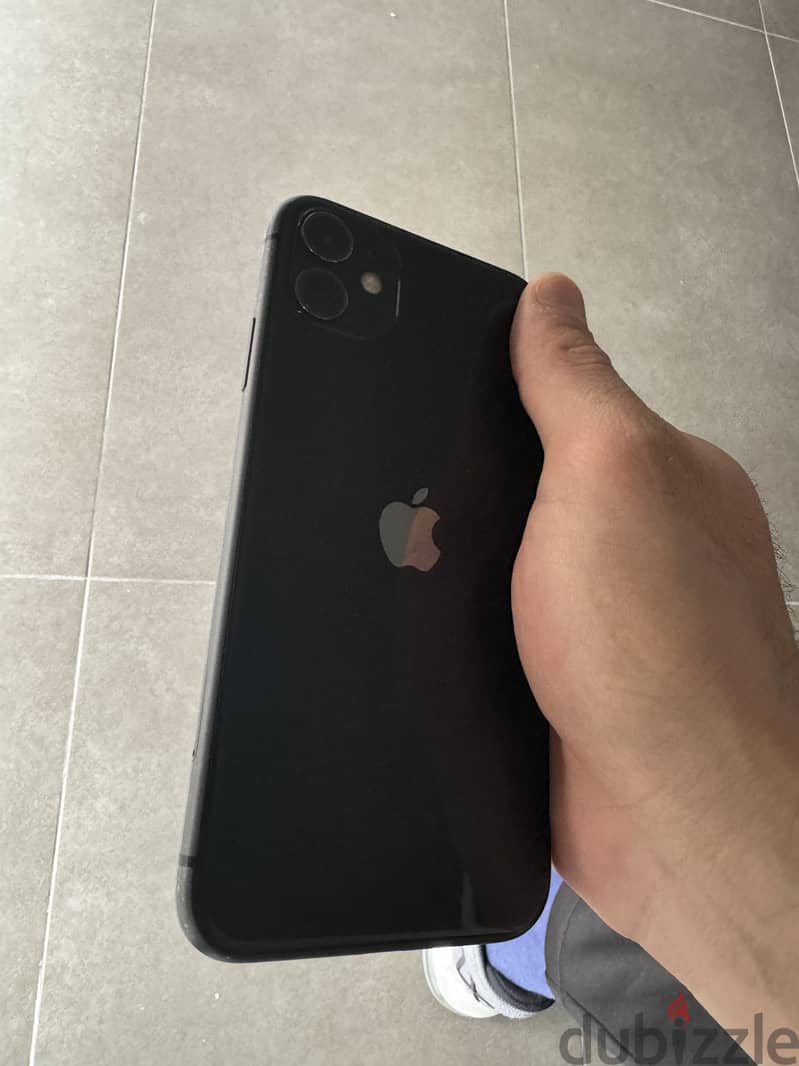 Iphone 11 black 64 gb very good condition 2