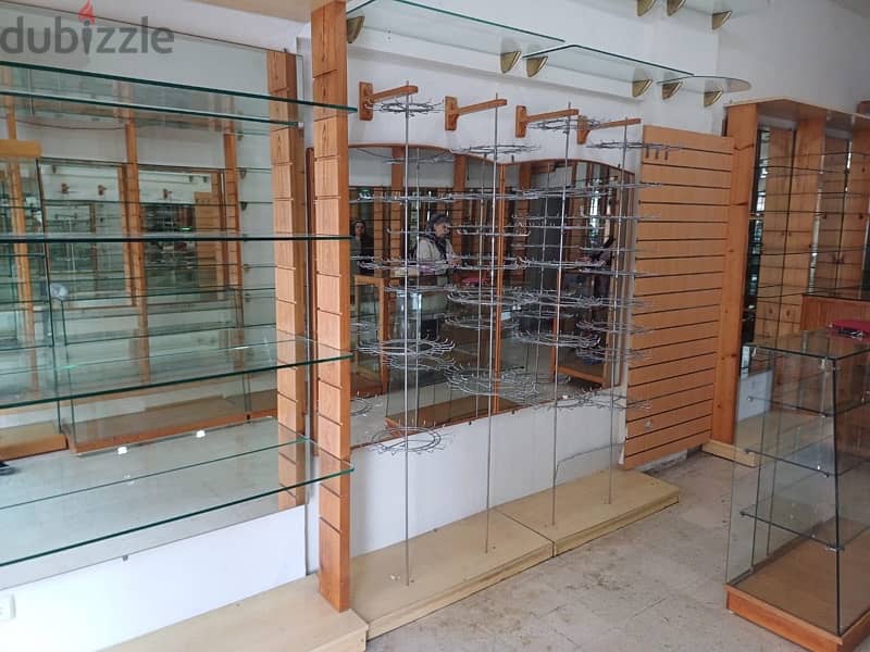 GALSS and WOODEN CLEAN racks, shelves and display vitrines. 3