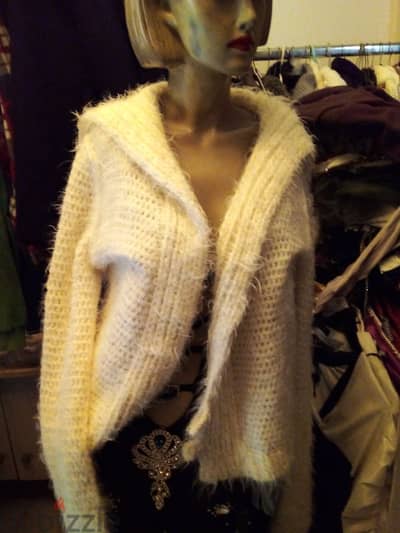 wool sweater/blouse كنزة صوف