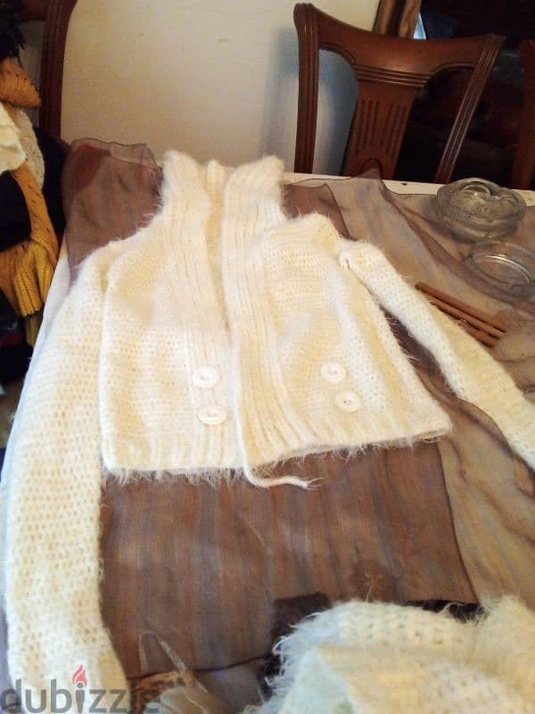 wool sweater/blouse كنزة صوف 2