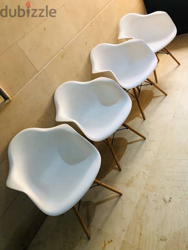 4 modern dining chairs like new. 120$ 0