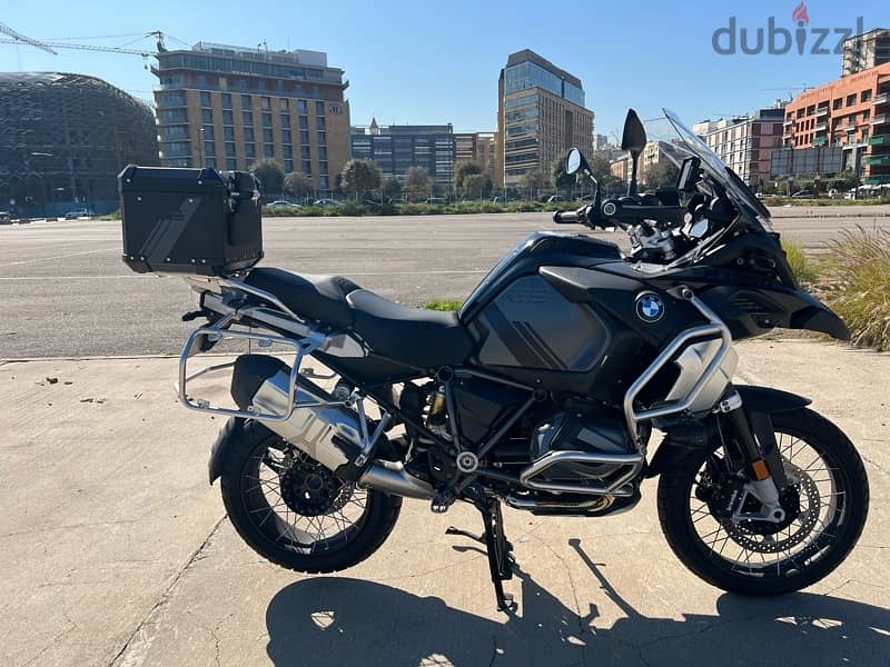 BMW triple black 1250 (company source) 2