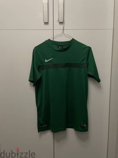 Authentic nike shirt size M