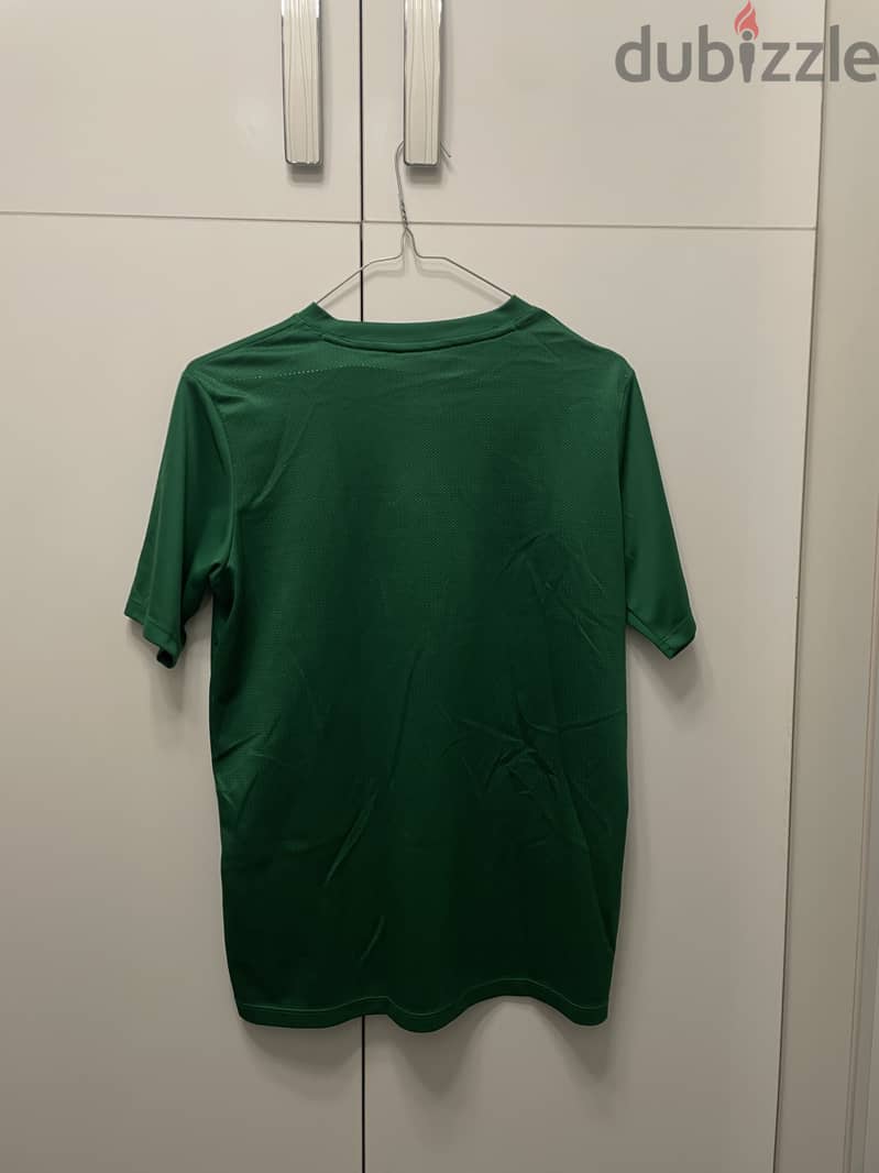 Authentic nike shirt size M 1