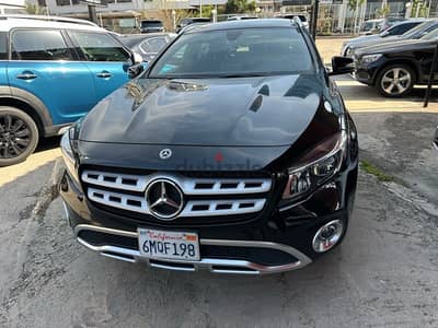 Mercedes-Benz GLA-Class 2018 Black Panoramic  4 Matic