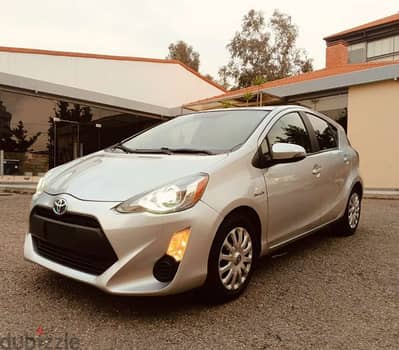 Hot Deal : 2015 Toyota Prius C Hybrid Super Clean