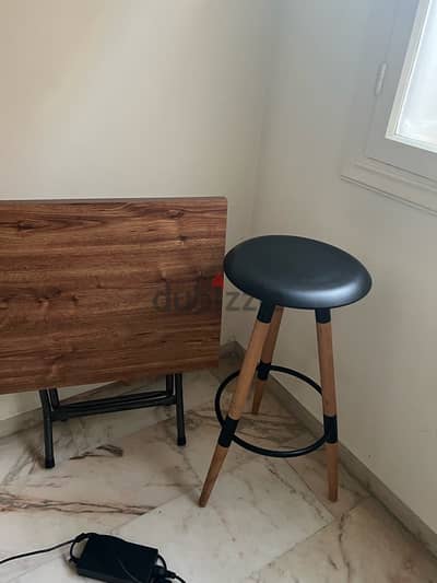 shelves table and tabouret