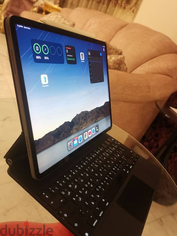 Ipad Pro M1 chip 12.9 inch, Magic Keyboard, and Apple pen 3