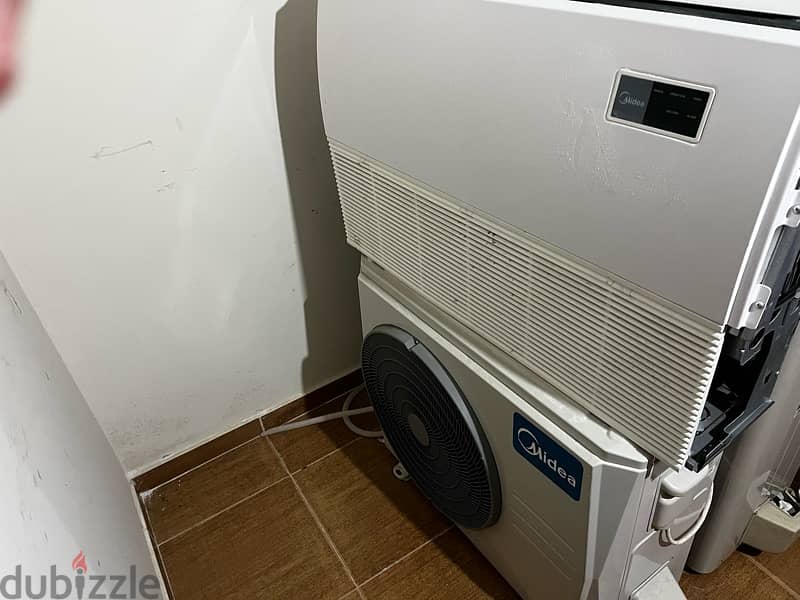 1 x AC Midea 1 x AC Campomatic 1