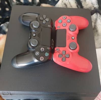 ps4slim 2 controllers