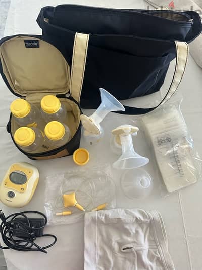 Medela Freestyle Mobile Double Electric Breast Pump with accessories